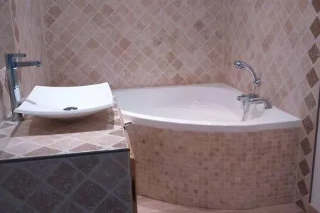 Spacieux 4 Pieces Entierement Climatise Apartament *